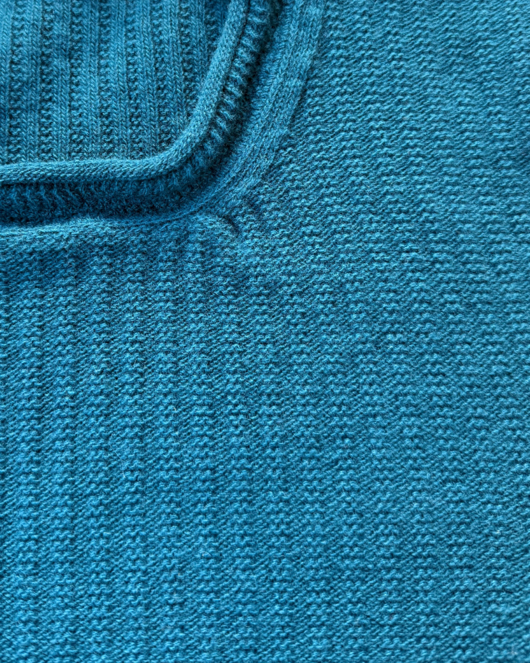Moss Rib Chevron Neck Sweater | Teal
