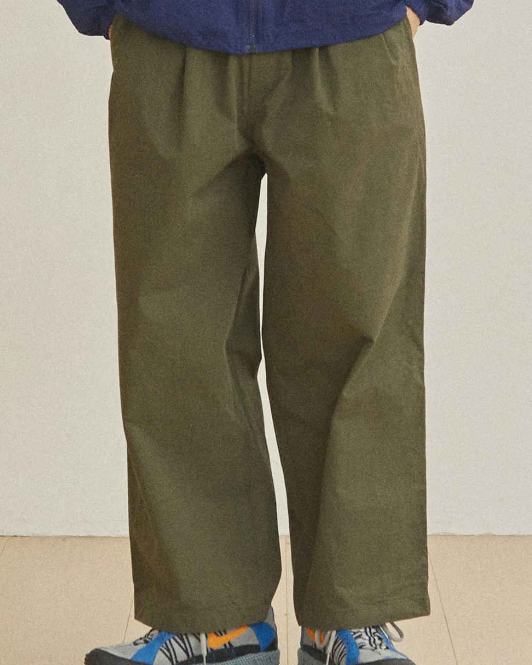 Two Tuck Wide Pants | Khaki Army