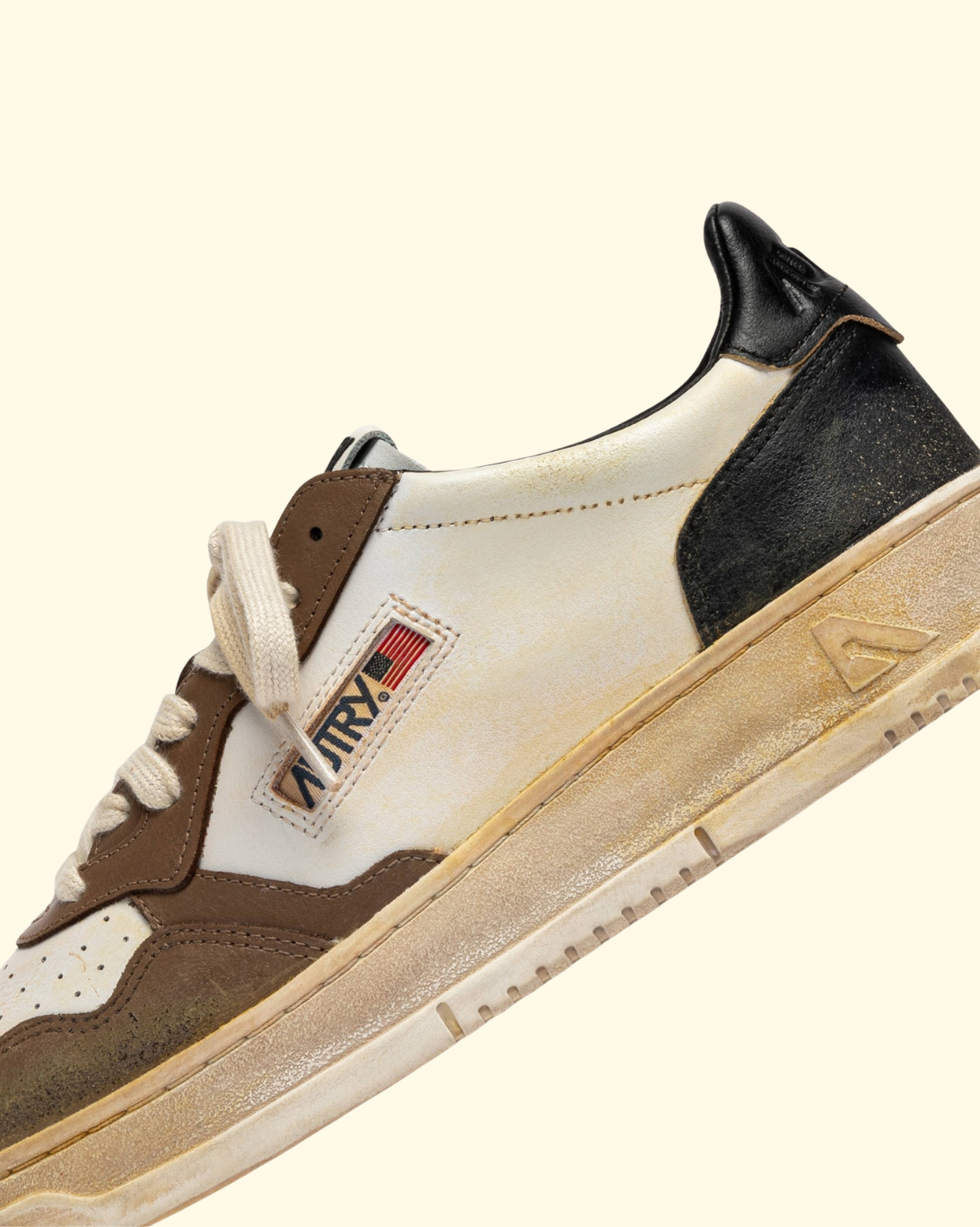 Super Vintage Medalist Low | Black & Malt